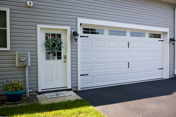 24/7 Emergency Garage Door Panel Replacement experts in Stewart County County, TN